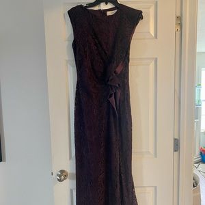 Tahari size 4 burgundy formal prom gown